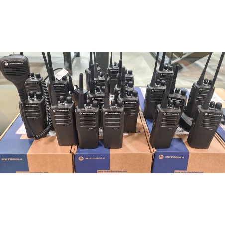 Motorola DP1400 UHF-käsiradiopuhelin ammattikäyttöön