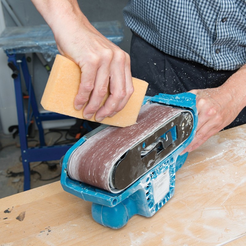 Sanding belt cleaning block
